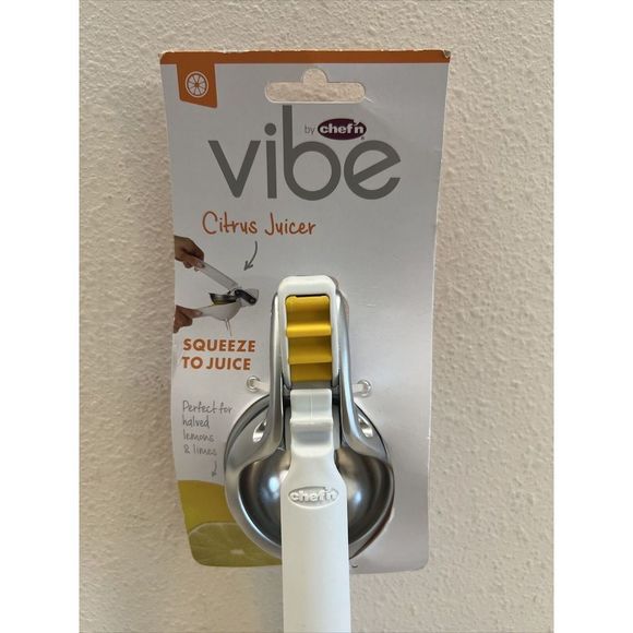 Chefn FreshForce Citrus Juicer, 10.25in L White - Picture 2 of 7